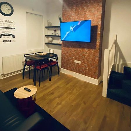 Large 4 Bedroom Home - Coventry City Centre Exterior photo
